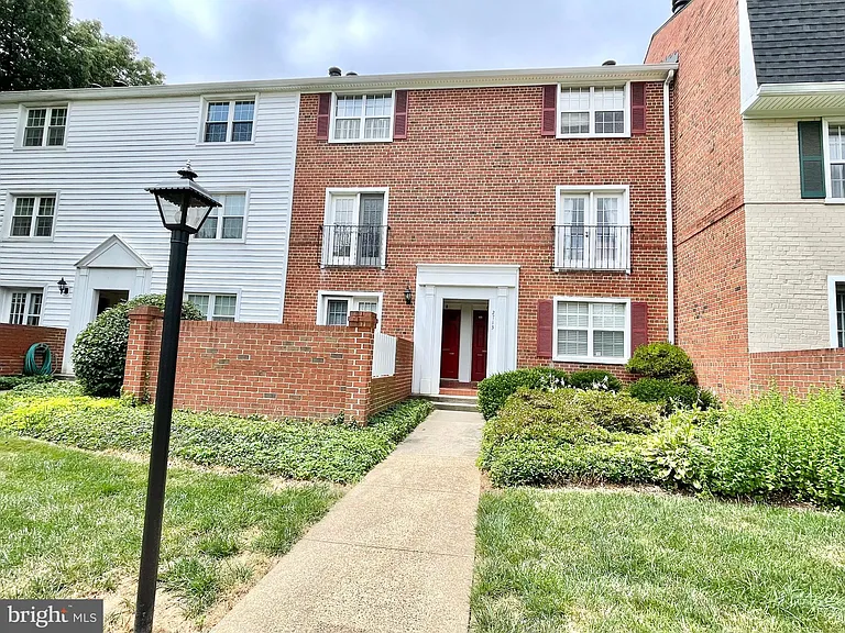 2713 S Walter Reed Dr #B — Photo 2