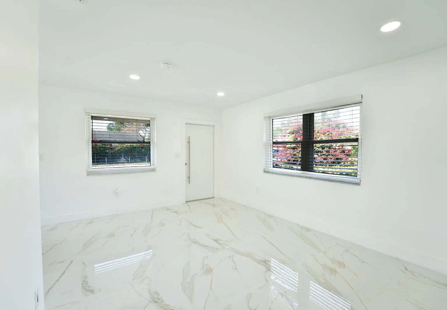3 bed, 2.0 bath, 1800 sqft, $3,850 — Photo 3