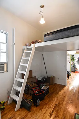 Rented by The Agency | media 10