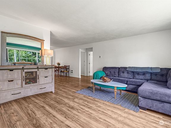 5th image of 510 Birch Street NW