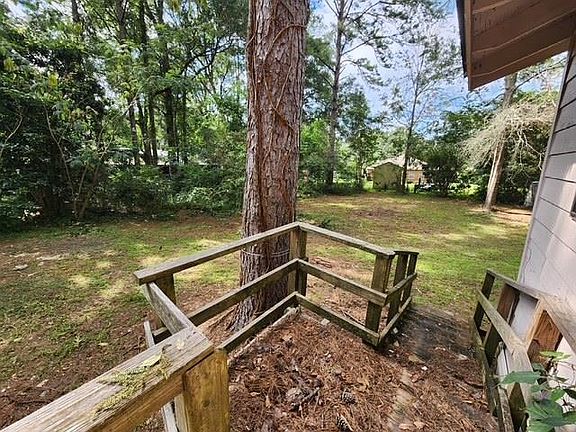5th image of 834 Clover Way