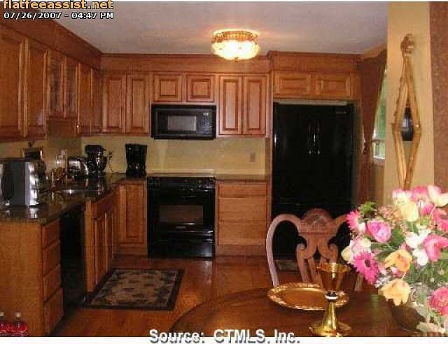 Kitchen with eat in area