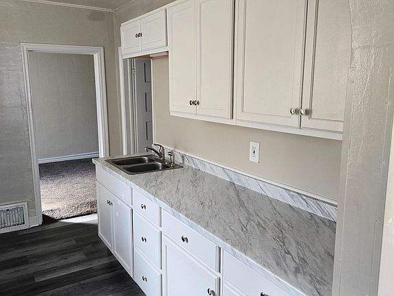 2nd image of 667 30th St #669-1