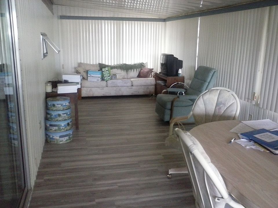 2nd image of 2452 Cresthaven Dr