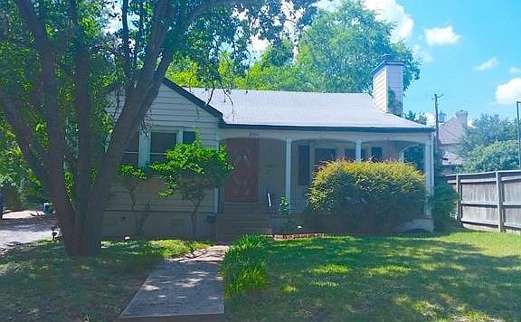 2nd image of 2206 Stamford Ln