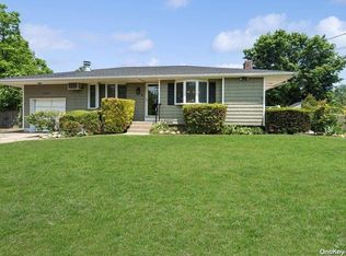1523 Agate St, Bay Shore, NY 11706