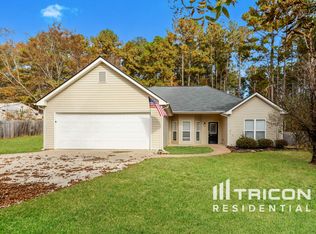 1945 Knight Cir, Loganville, GA 30052