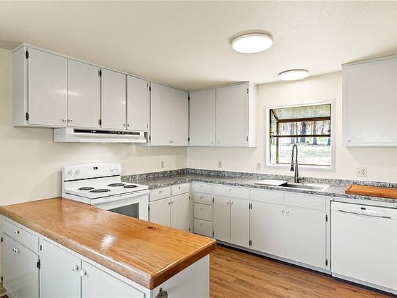 Electric range, dishwasher, refrigerator, kitchen & dining room have garden windows for plants/fresh herbs for cooking.