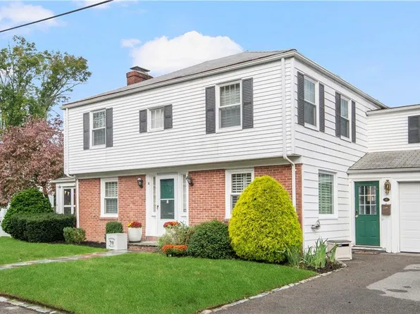 15 Elmsgate Way, Rumford, RI 02916
