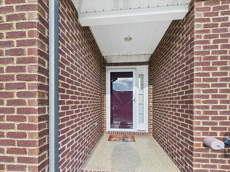 156 Stonefield Dr — Photo 2
