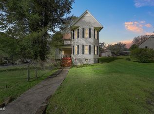 118 W 1st St S, Big Stone Gap, VA 24219