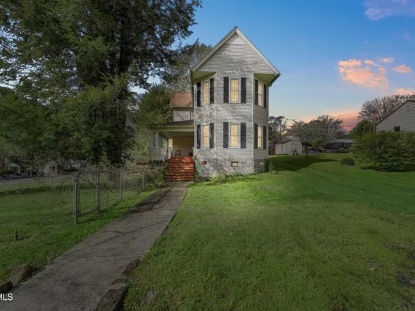 118 W 1st St S, Big Stone Gap, VA 24219