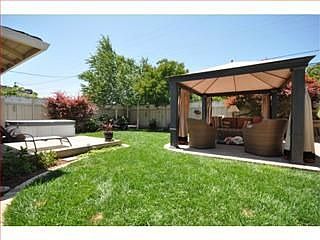 4th image of 2481 Schubert Ave