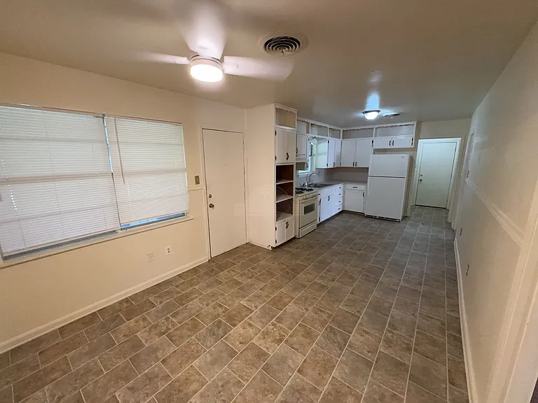 208 Oak St — Photo 8