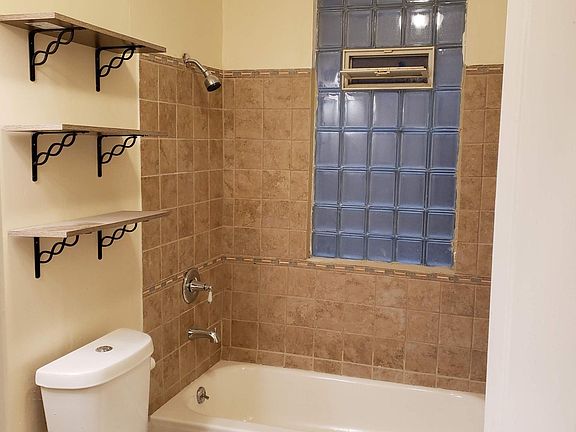 3rd image of 849 Ashland Ave