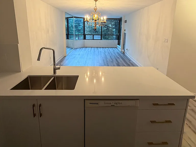 7440 Bathurst St #202 — Photo 9