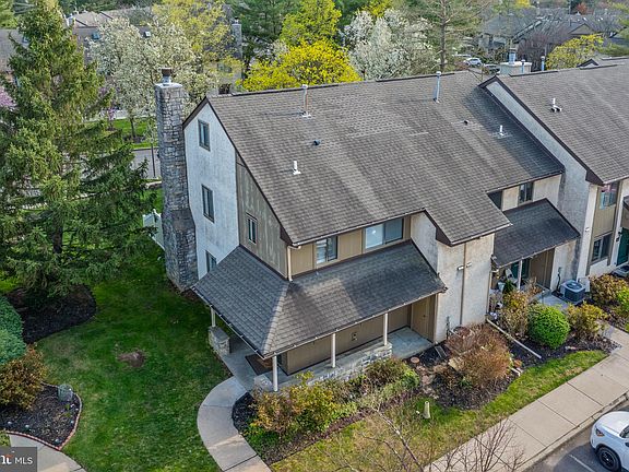 2nd image of 96 Hampshire Dr