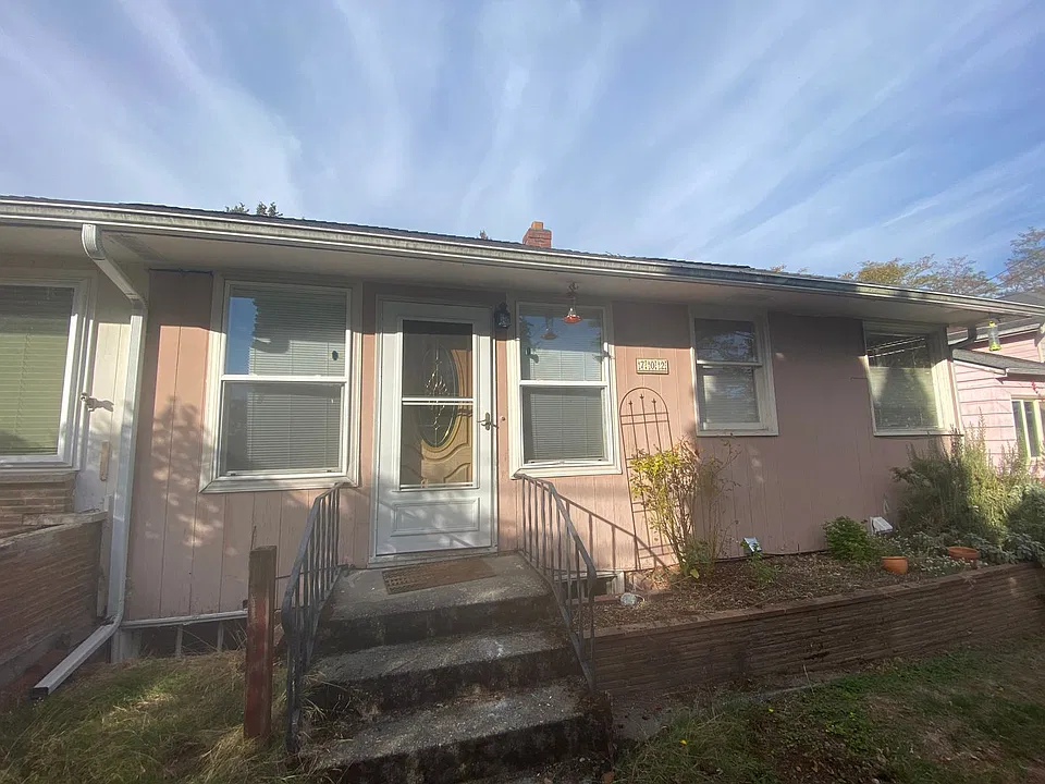 702 N 117th St