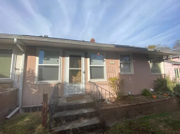 702 N 117th St, Seattle, WA 98133