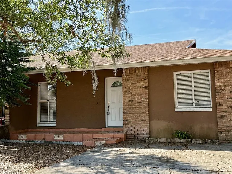 908 Tucker Ave — Photo 2