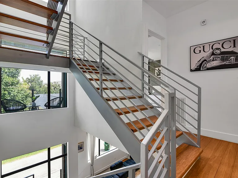 1411 Hickory St — Photo 7