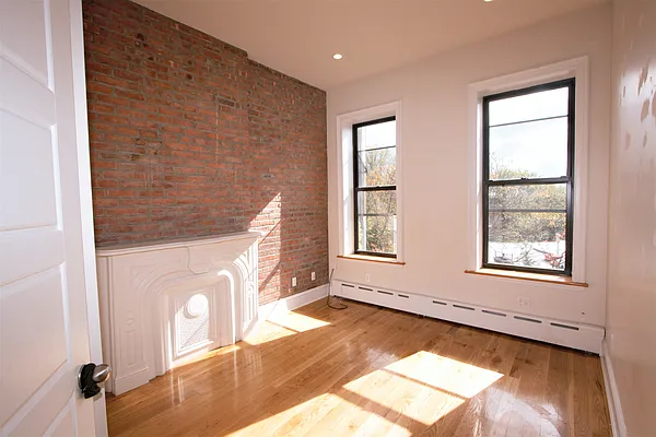 Rented by R New York | media 65