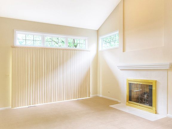4th image of 2028 N Evergreen Ave #17