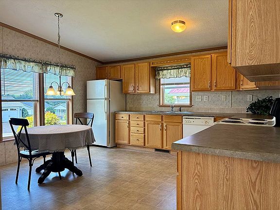 3rd image of 4 Burke Dr
