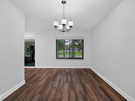 5th image of 101 Knoll Ct APT A