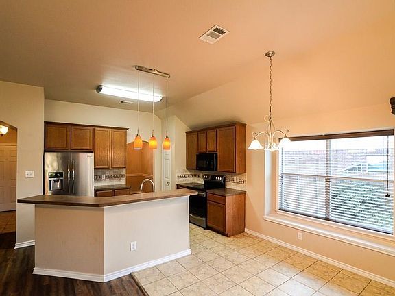 5th image of 219 Regal Ct