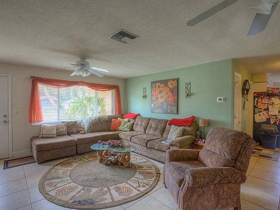 3rd image of 611 Brookfield Dr
