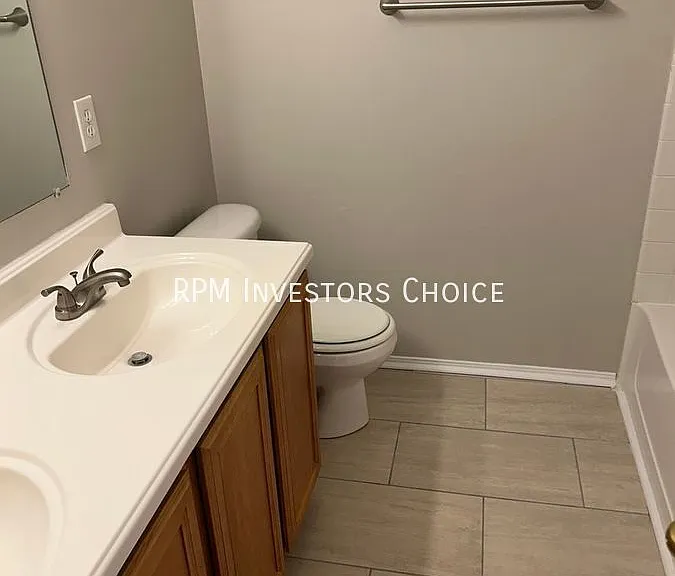 2661 Sutherland Dr — Photo 16