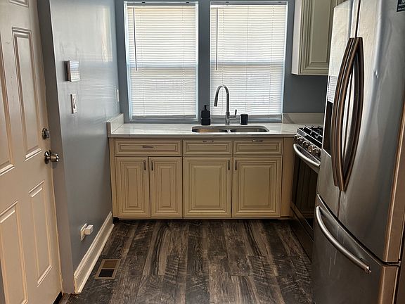 4th image of 3700 S Michigan Ave #1