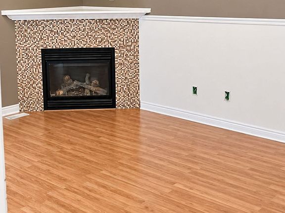 4th image of 169 Cooke Cres