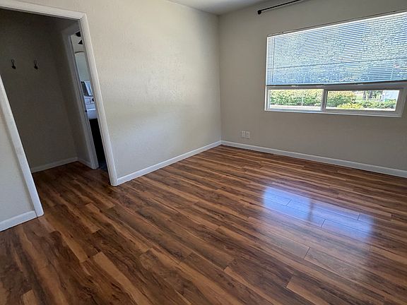 5th image of 519 W Milwaukee Dr
