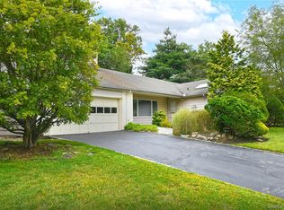 8 South Drive, Roslyn, NY 11576