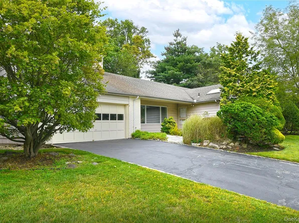 8 South Drive, Roslyn, NY 11576