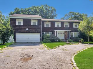 151 Harned Rd, Commack, NY 11725