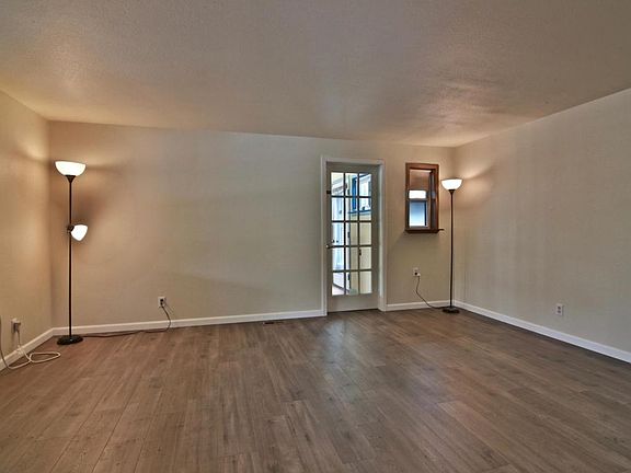 2nd image of 1901 E Meadow Ln