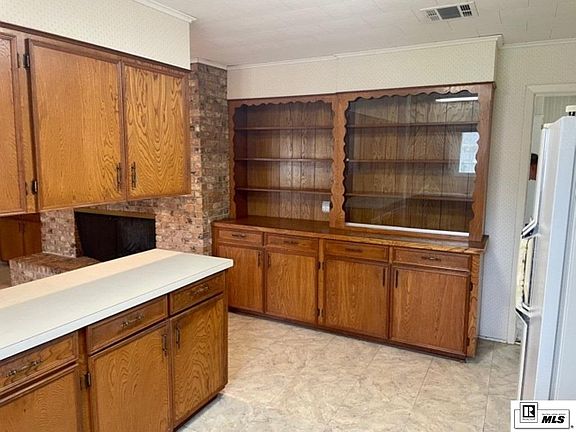 5th image of 501 Arlington Pl