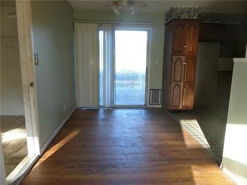 4th image of 471 Park Dr