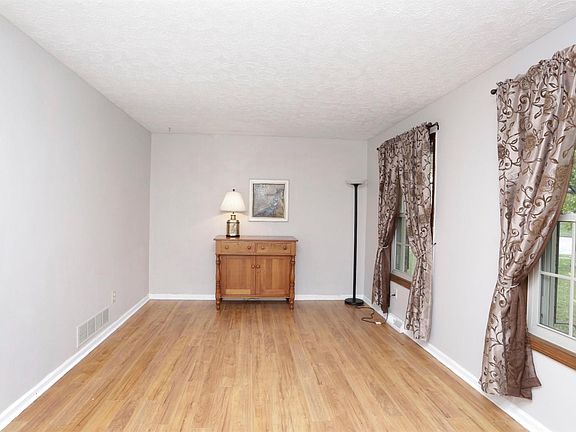 5th image of 3181 Carriage Ln