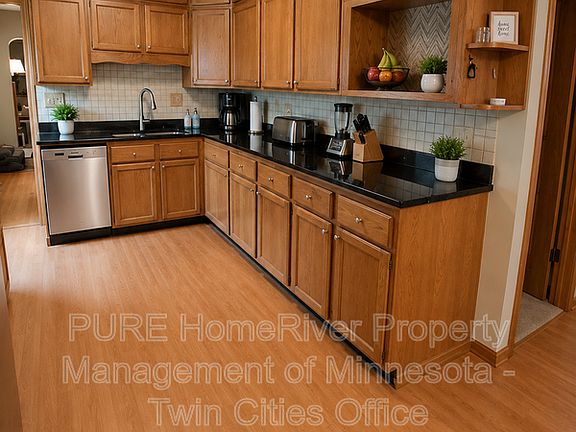 5th image of 2029 Wellesley Ave