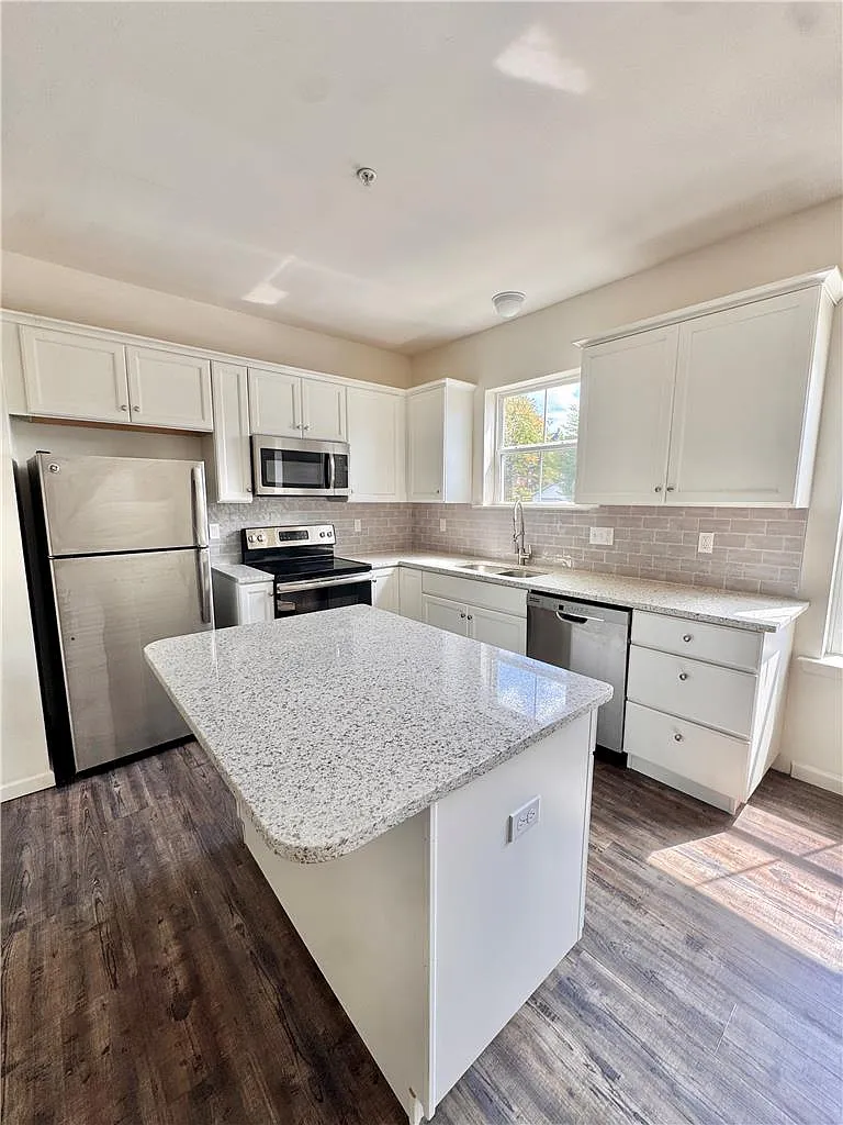 2 bed, 1.0 bath, 1000 sqft, $1,900 — Photo 4