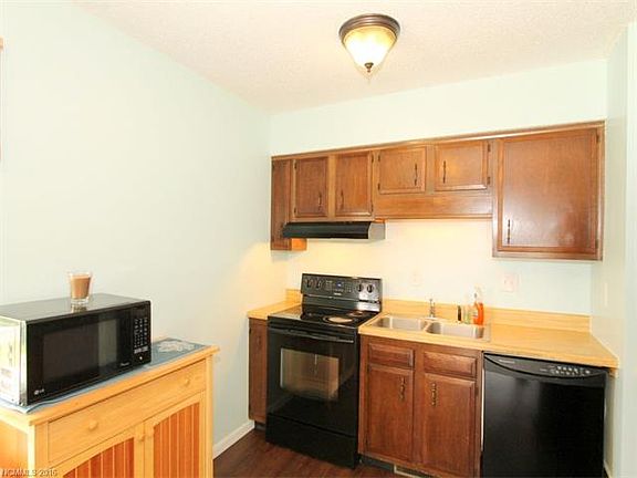 5th image of 5 Apple Blossom Ln