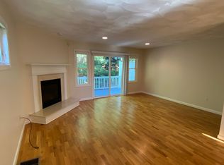 2980 Post Rd APT 4, Warwick, RI 02886