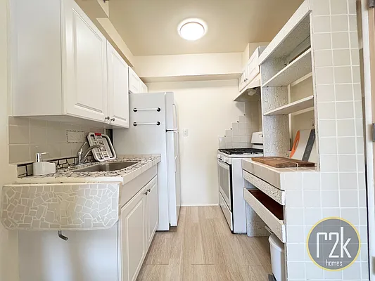 Rented by Realty 2000 Corp | media 13