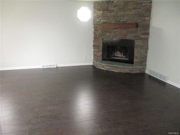2nd image of 3913 Sharondale Dr