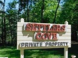 9059 Lawrence Dr, Traverse City, MI 49685