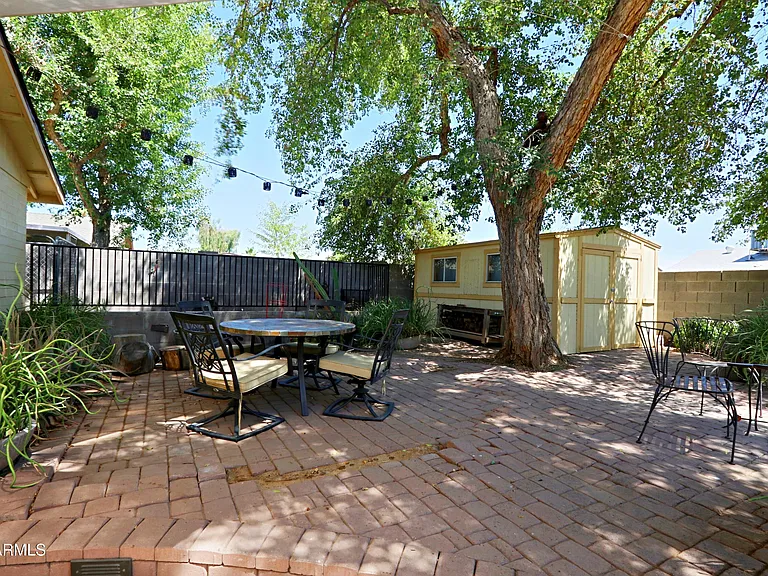 703 E Auburn Dr — Photo 39